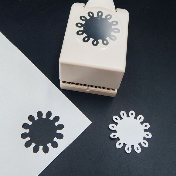 Martha Stewart Crafts Double Craft Punch Large Circle Loop Paper Card Stamp - Picture 2 of 5